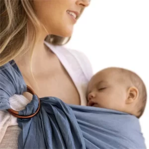 Light and discreet baby sling, also suitable for breastfeeding.